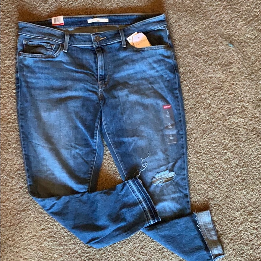 Levi’s 711 ankle skinny jeans with ripped knee